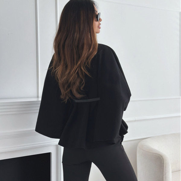 Cape Élégante à Ceinture – Style et Confort Réunis